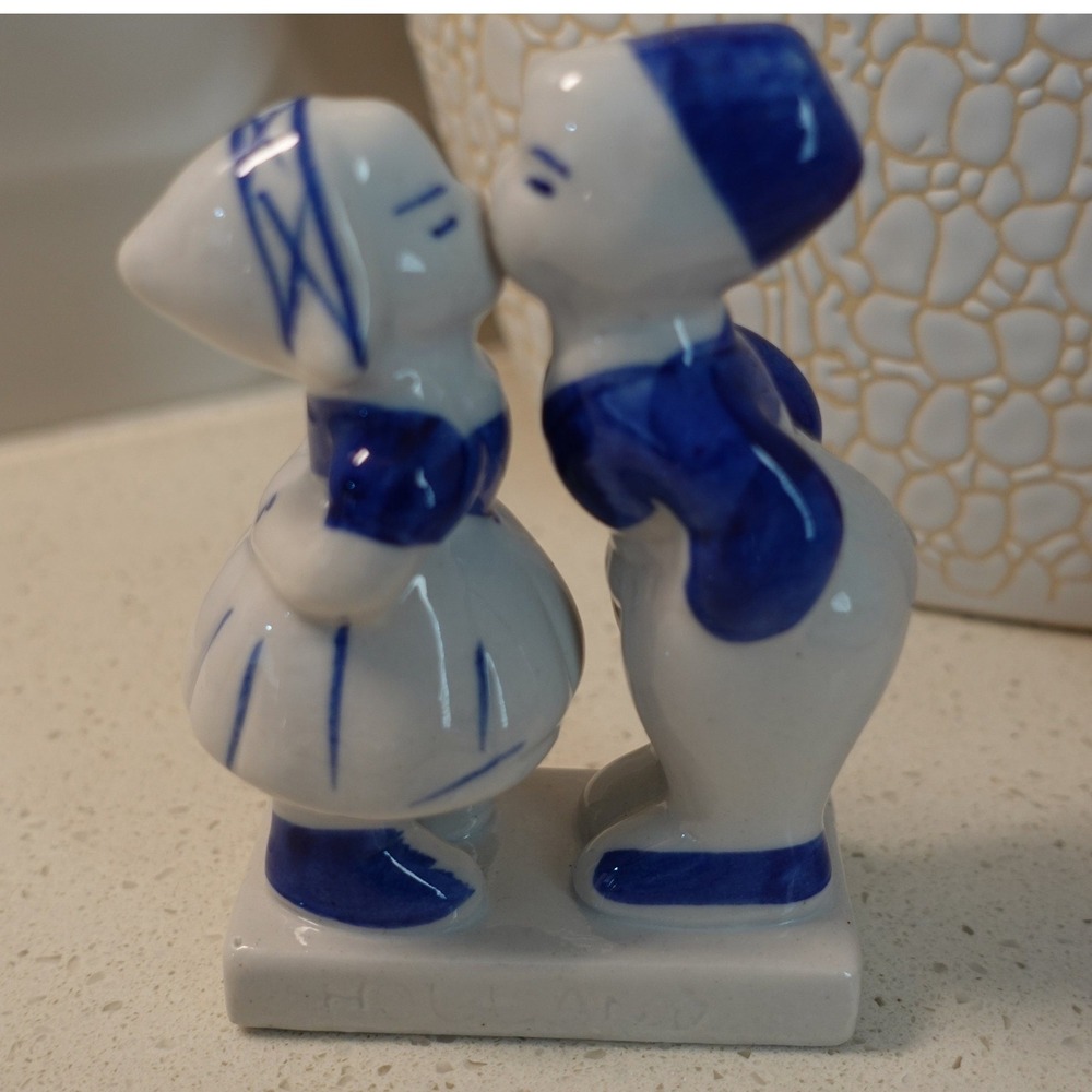 Delft Blue and White Holland Dutch boy and girl kissing vintage ceramic figurine